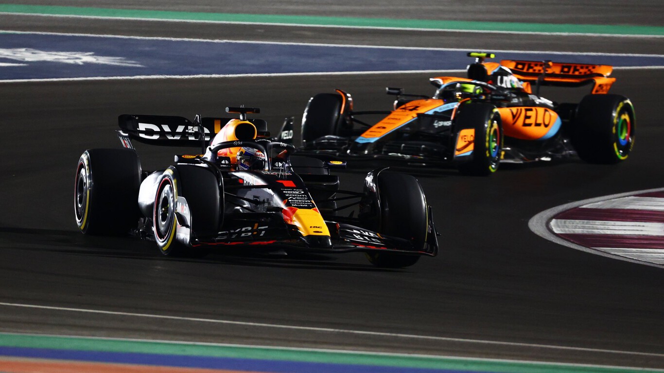 Max Verstappen no afloja y celebra el título doblegango a los McLaren en una caótica carrera en Catar