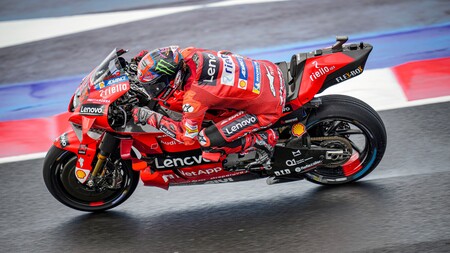¡Hay mundial! Pecco Bagnaia lidera el triplete de Ducati en Misano y Fabio Quartararo hace su peor qualy en MotoGP