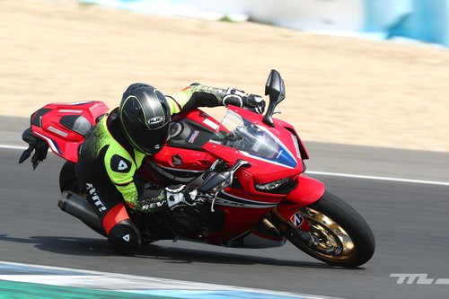 Probamos los Bridgestone Battlax Hypersport S22: herencia de MotoGP con un rendimiento sorprendente en seco y mojado