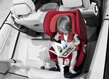 Sillita infantil en asiento trasero