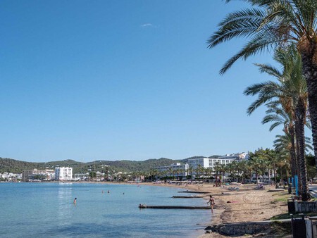 Viajes Escapadas Turismo Espana Ibiza Eclipse Solar 2026 Playa Buena Comida Costa Bonita Tranquila Vacaciones Agosto