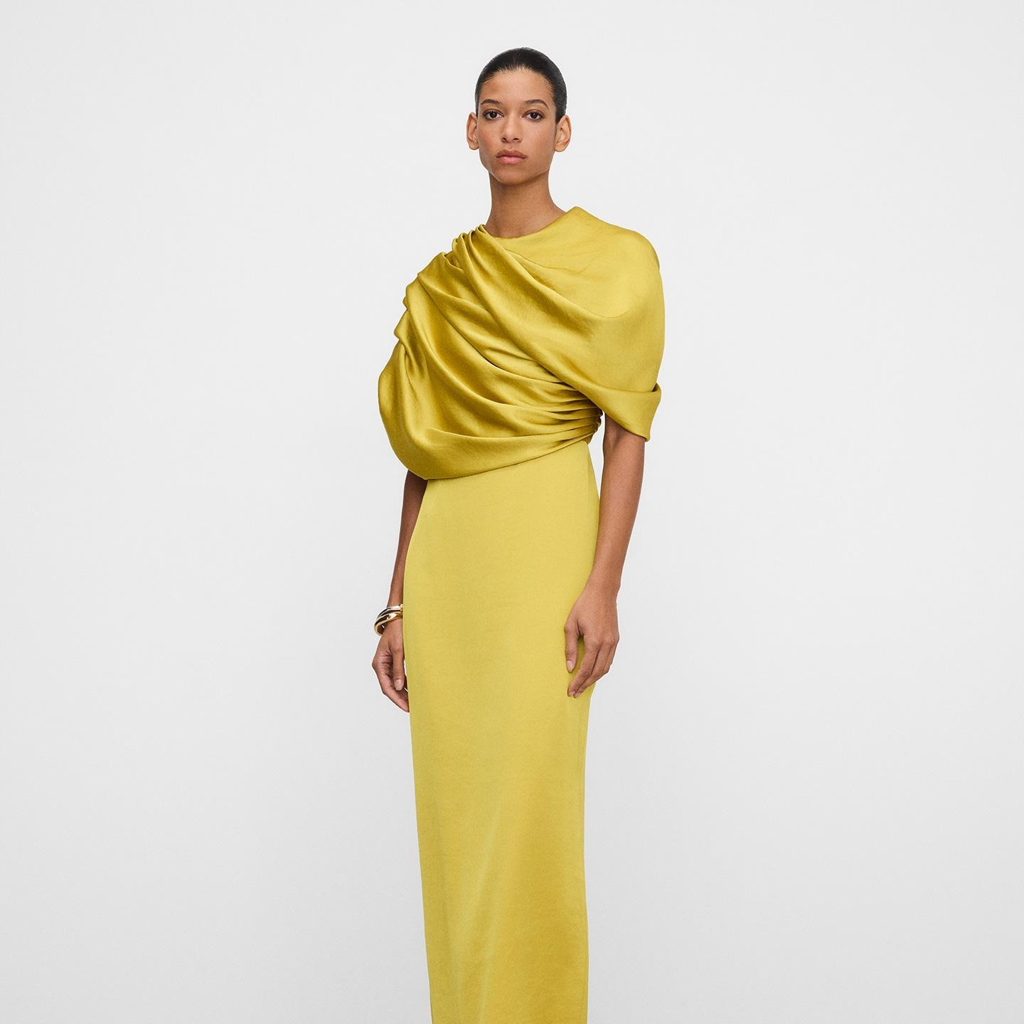 Adolfo Dominguez
Vestido largo satinado drapeado