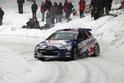 Sébastien Ogier aprovecha los errores de Hanninen