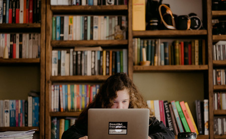Un nuevo lenguaje para enseñar programación a los niños como se enseña a leer y escribir: de forma gradual y por niveles