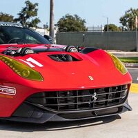 Con este Ferrari F12 Berlinetta firmado por Aaron Kaufman te explotará la cabeza: 1.500 CV y dos gigantescos turbos asomando desde el capó