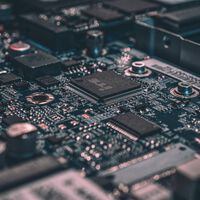 Una técnica inservible para nuevos PC consigue acceder a un viejo portátil bloqueado utilizando un simple destornillador