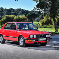 BMW diseñó el Serie 5 E28 con un solo ordenador y aún así sentó las bases del modelo actual