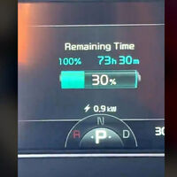 “Me voy a pasar la vida aquí”: compró un auto eléctrico usado y perdió la cabeza al descubrir que tardaría tres días cargarlo