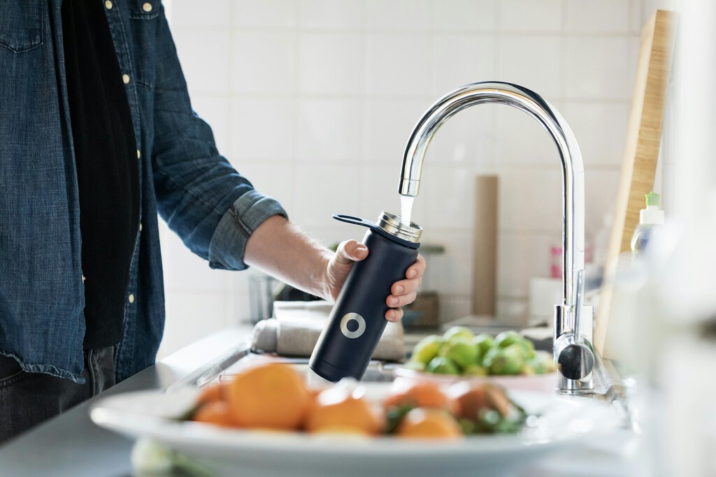 Siempre bebía agua de este tipo de botellas pensando que era lo más saludable. Estos científicos me han quitado las ganas 