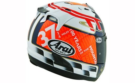 Arai homenajea por segunda vez el Tourist Trophy