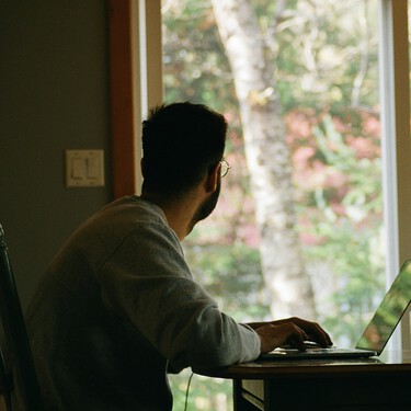 La otra cara del teletrabajo en América Latina: casi la mitad de los trabajadores de esta modalidad carecen seguridad social
