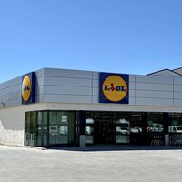 Llega a Lidl el parasol de lujo con soporte lateral y protección solar que se agota cada primavera