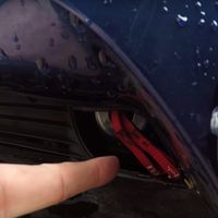 Así se abre el maletero delantero de un Tesla con un destornillador (pero tiene explicación)