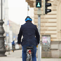 No, el Plan Renove 2020 no contempla ayudas para comprar bicicletas ni patinetes eléctricos, pero sí existen subvenciones