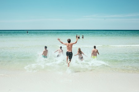 Tres consejos para correr por la playa de forma segura