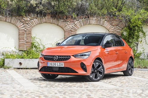 Probamos el Opel Corsa-e: el primer coche eléctrico de Opel es todo confort y sobriedad alemana, a rebufo del Peugeot e-208