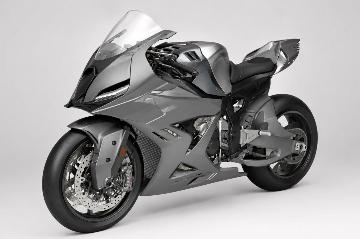 Naturellement, pour que cette moto arrive en production, il doit y avoir des changements pour pouvoir l'homologuer pour la rue