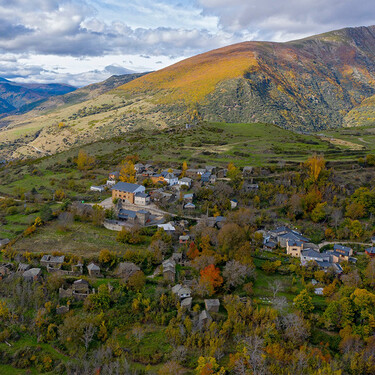 Un paraíso natural de frescura, montaña y senderismo en el norte de León: el pueblo refugio ideal para el verano 