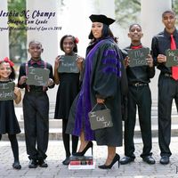 "¡Lo logramos!", el mensaje de unos hijos en la graduación de su madre que nos recuerda la importancia de luchar por los sueños