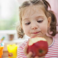 Las frutas en la alimentación infantil: la manzana y la pera