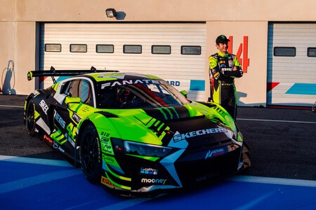 Rossi Se Estrena Como Piloto De Gt 002