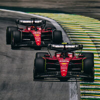 Ferrari ha renovado a largo plazo a Charles Leclerc, pero no le ofrece más de un año a Carlos Sainz para seguir en F1 