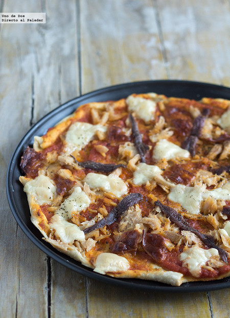 Pizza de bonito y anchoas. Receta