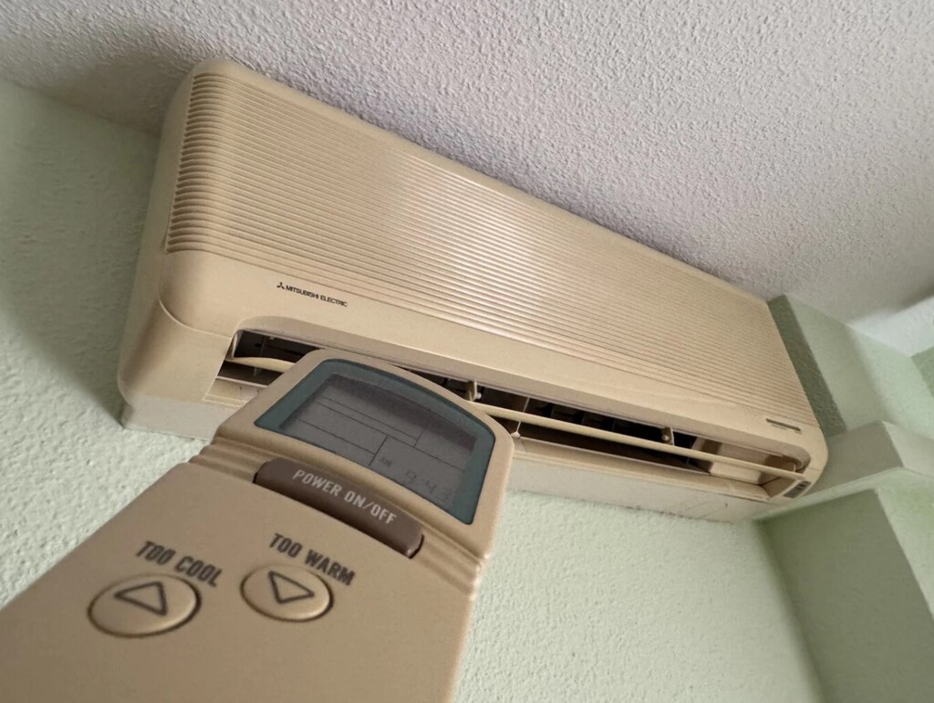 Los dos problemas más molestos que nadie me contó cuando compré mi carísimo aire acondicionado y cómo los hemos solucionado en casa 