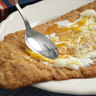 La mejor forma de mejorar un escalope o milanesa la tiene el chef Nino Redruello y la pone en marcha desde hace décadas 