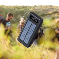 Esta power bank de gran capacidad es capaz de cargar hasta cinco dispositivos a la vez y viene con carga solar y linterna 