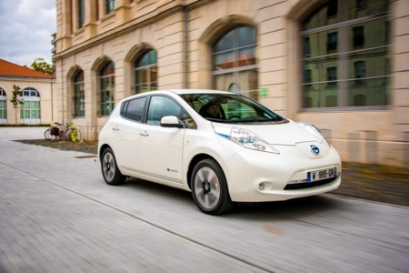La versión del Nissan LEAF con 250 kilómetros de autonomía llega a España y cuesta 2.000 euros más