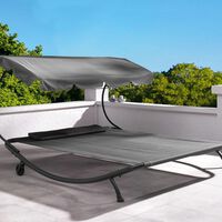 El producto estrella de Lidl es una tumbona con parasol incluido para disfrutar bajo el sol en el jardín