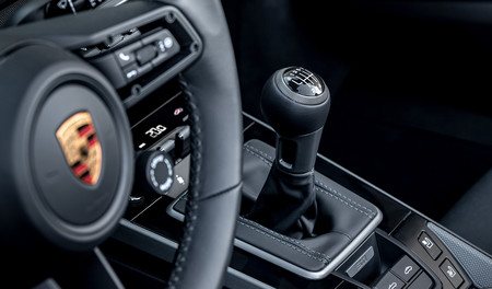 ¿Alguien había pedido cambio manual para los Porsche 911 Carrera S y 4S? Pues hay premio para los más puristas
