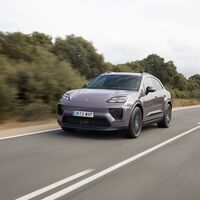 Probamos el Porsche Macan 4. Me ha parecido el SUV eléctrico con mejor dinámica del mercado, pero tiene un reto por delante: vender tantos como Macan de gasolina