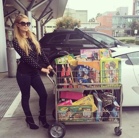 Diciembre es un mes solidario: Paris Hilton o Victoria Beckham han sido de las primeras