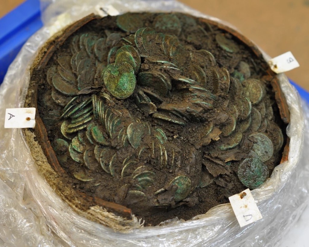 
15.000 monedas de plata y un posible récord: Gales está ante el mayor tesoro romano jamás encontrado allí 