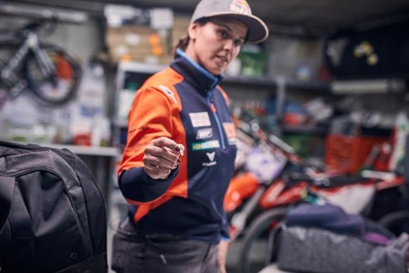 Laia Sanz Mochila Dakar1