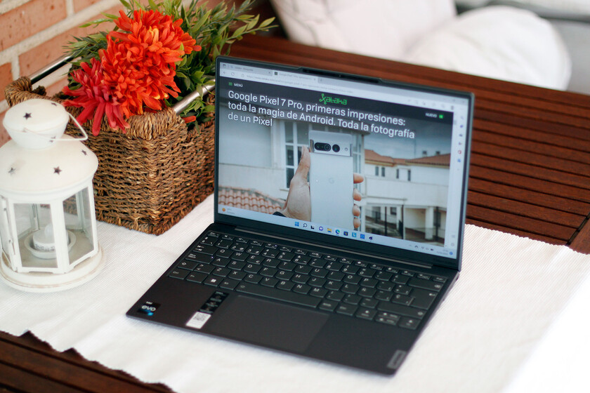 Lenovo Yoga Slim 7 Carbon 13IAP7 ノートPC 840_560.jpeg