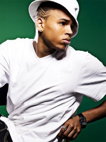 Y el peor vestido del año según la revista GQ es... ¿Chris Brown?