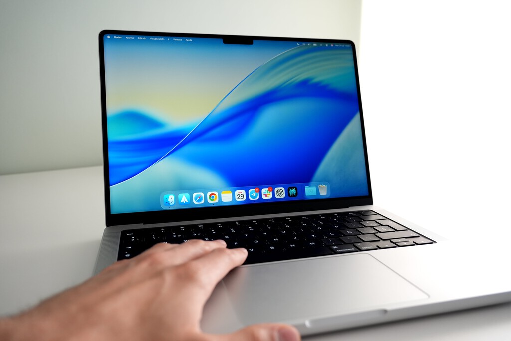 Apple te deja probar hoy el futuro del Mac. He instalado macOS 26 y he descubierto que la verdadera revolución está en los pequeños detalles 
