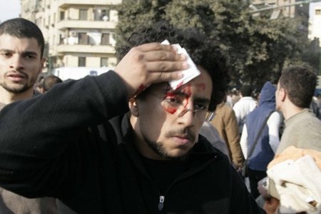 Los hijos de Facebook hacen historia pero se quejan de la falta de solidaridad, que sólo les llega de la red