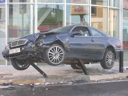Mercedes Clase CLK accidentado en el Polígono de Tajonar