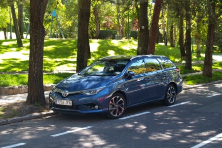 Probamos el nuevo Toyota Auris Touring Sports 115D: interior y equipamiento