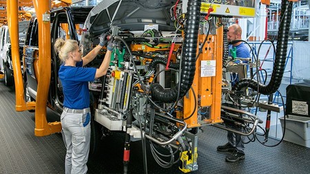 El coche eléctrico podría poner en riesgo 75.000 empleos en Alemania, según un estudio