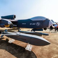 China acaba de estrenar un arma para cambiar las reglas de la guerra: un portaaviones volador que puede lanzar 100 drones kamikaze