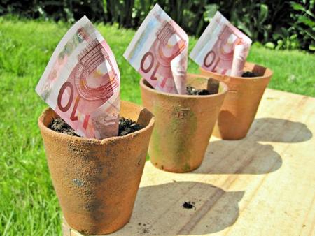 Regalar 50.000 euros al millón de españoles más pobres, no parece una buena idea