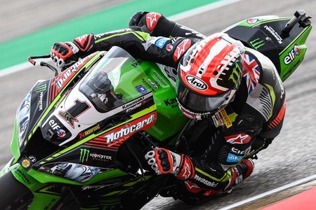 Jonathan Rea vence en un accidentando sábado en Aragón y Xavi Forés vuelve al podio