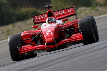 Adrián Vallés se lleva de Estoril una de cal y arena