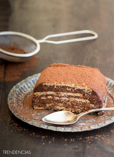 Tarta fácil de café, leche condensada y chocolate. Receta sin horno para golosos empedernidos 