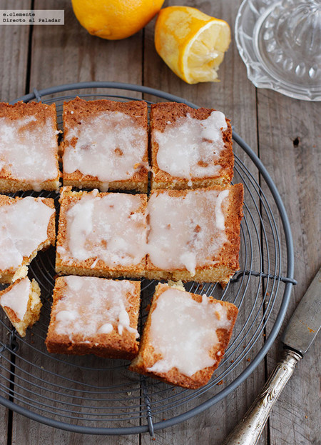 Brownie de chocolate blanco y glaseado de limón. Receta